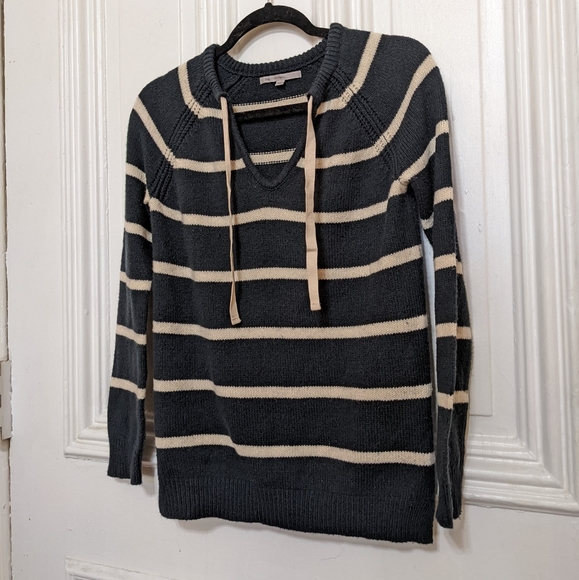 GAP V-Neck Drawstring Sweater - Picture 2 of 10